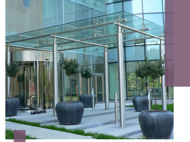 Навесы из стекла на заказ в Устях-Илимске — монтаж и установка