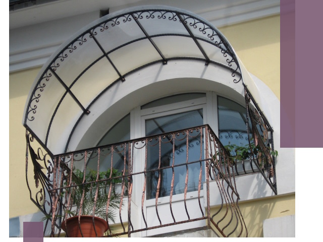 Козырьки над балконом в Устях-Илимске — изготовление и монтаж